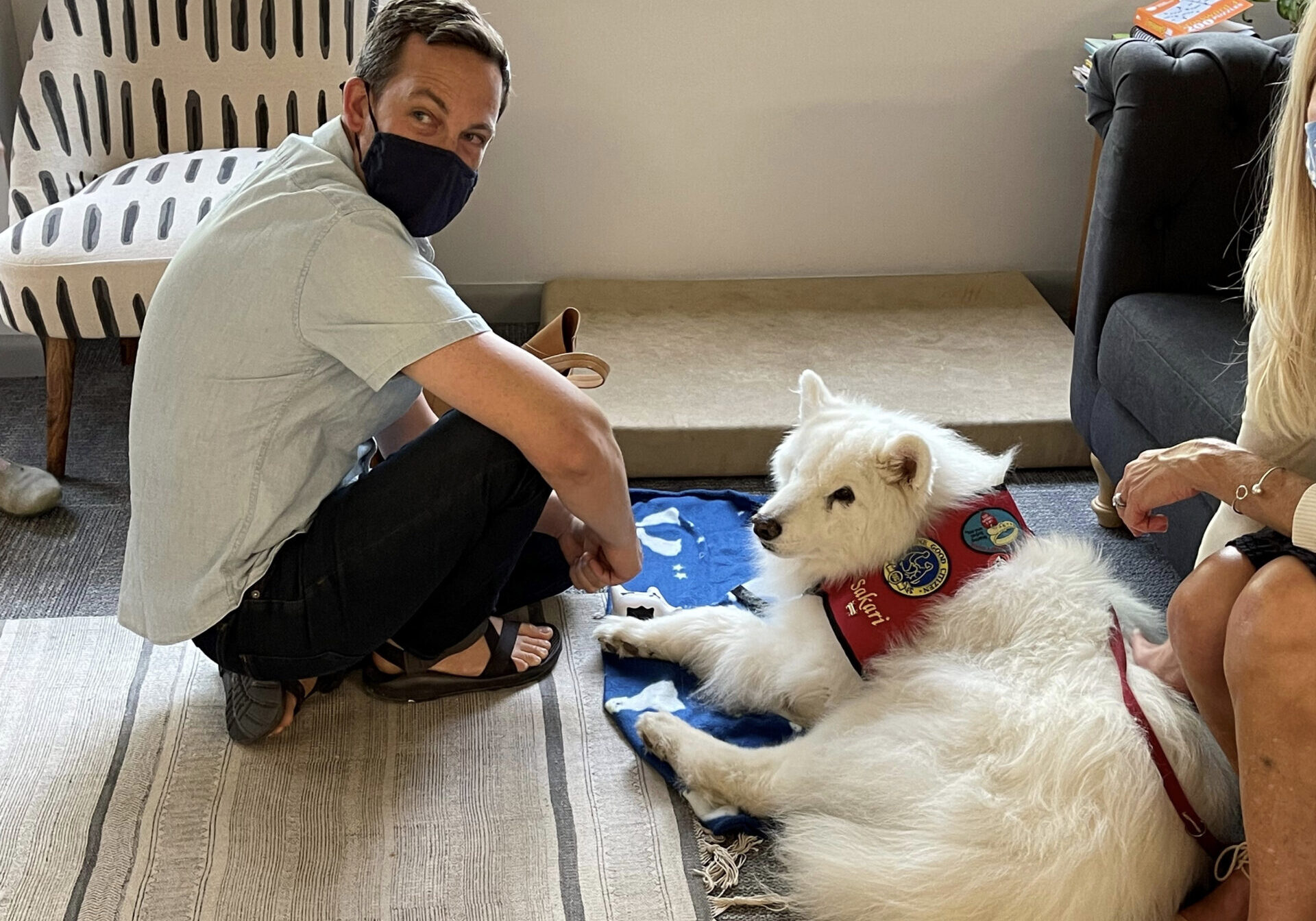 CO Senate Majority Leader Steve Fenberg bonds with comfort dog Sakari.